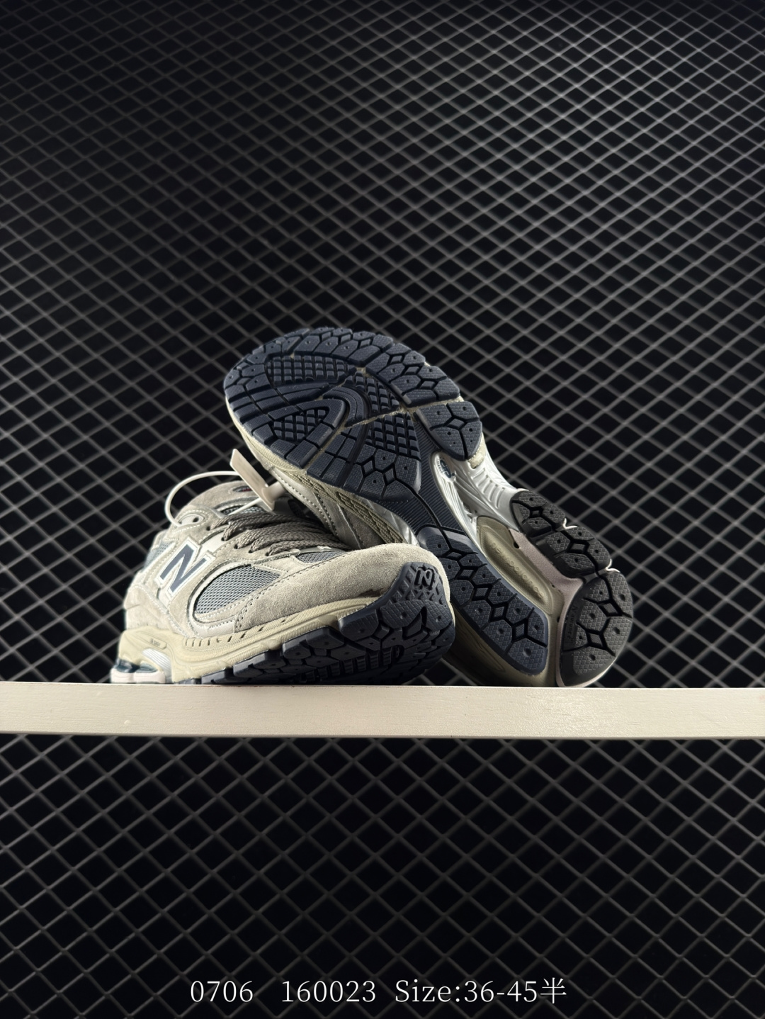 New Balance  ML2002RC